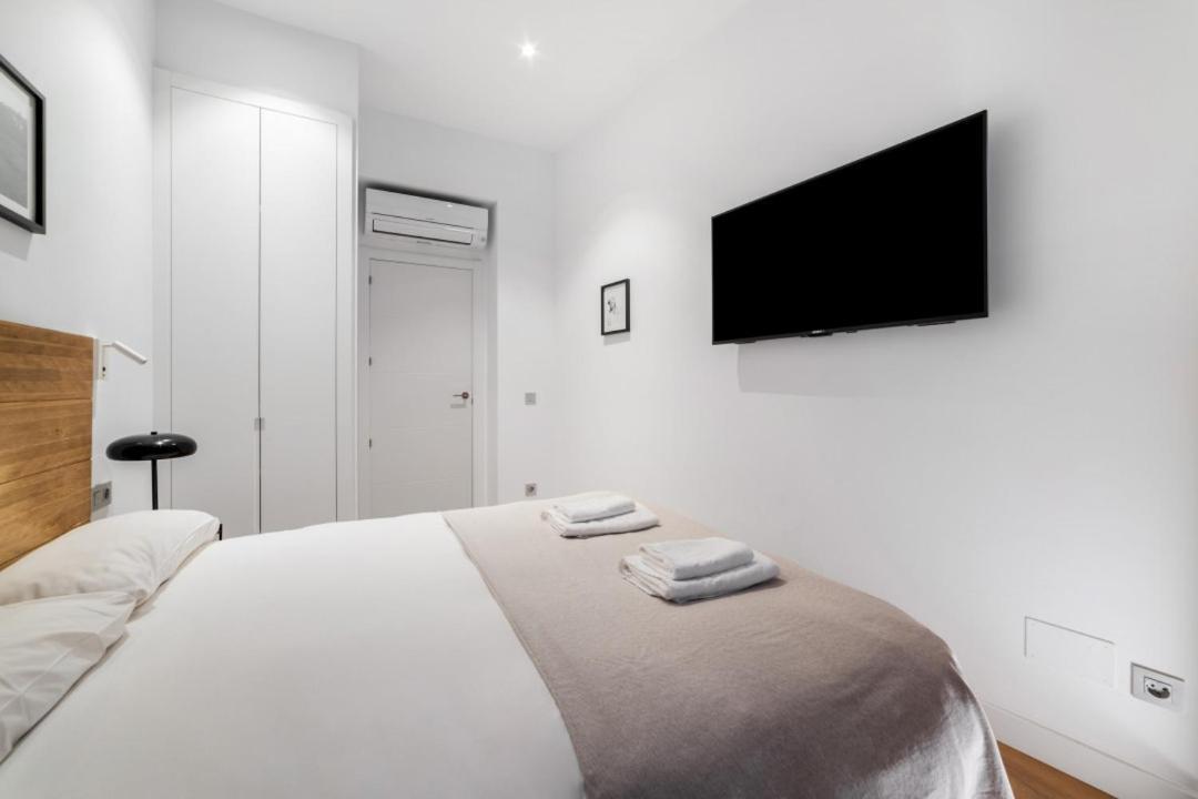 2 Bedrooms 1 Bathroom Furnished - Centro - Equipped & Stylish - Minty Stay Madrid Dış mekan fotoğraf