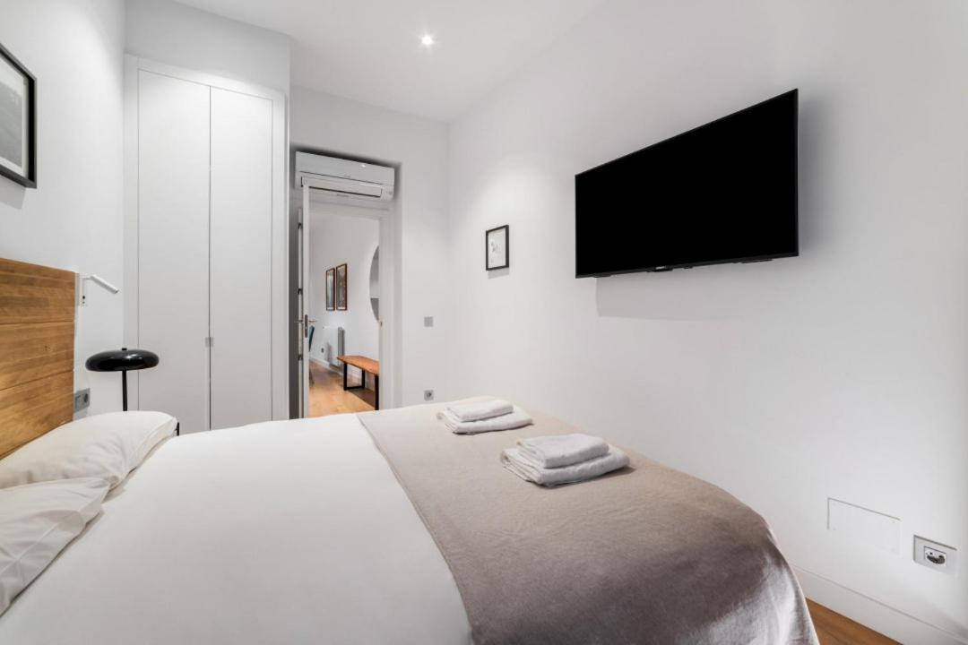 2 Bedrooms 1 Bathroom Furnished - Centro - Equipped & Stylish - Minty Stay Madrid Dış mekan fotoğraf